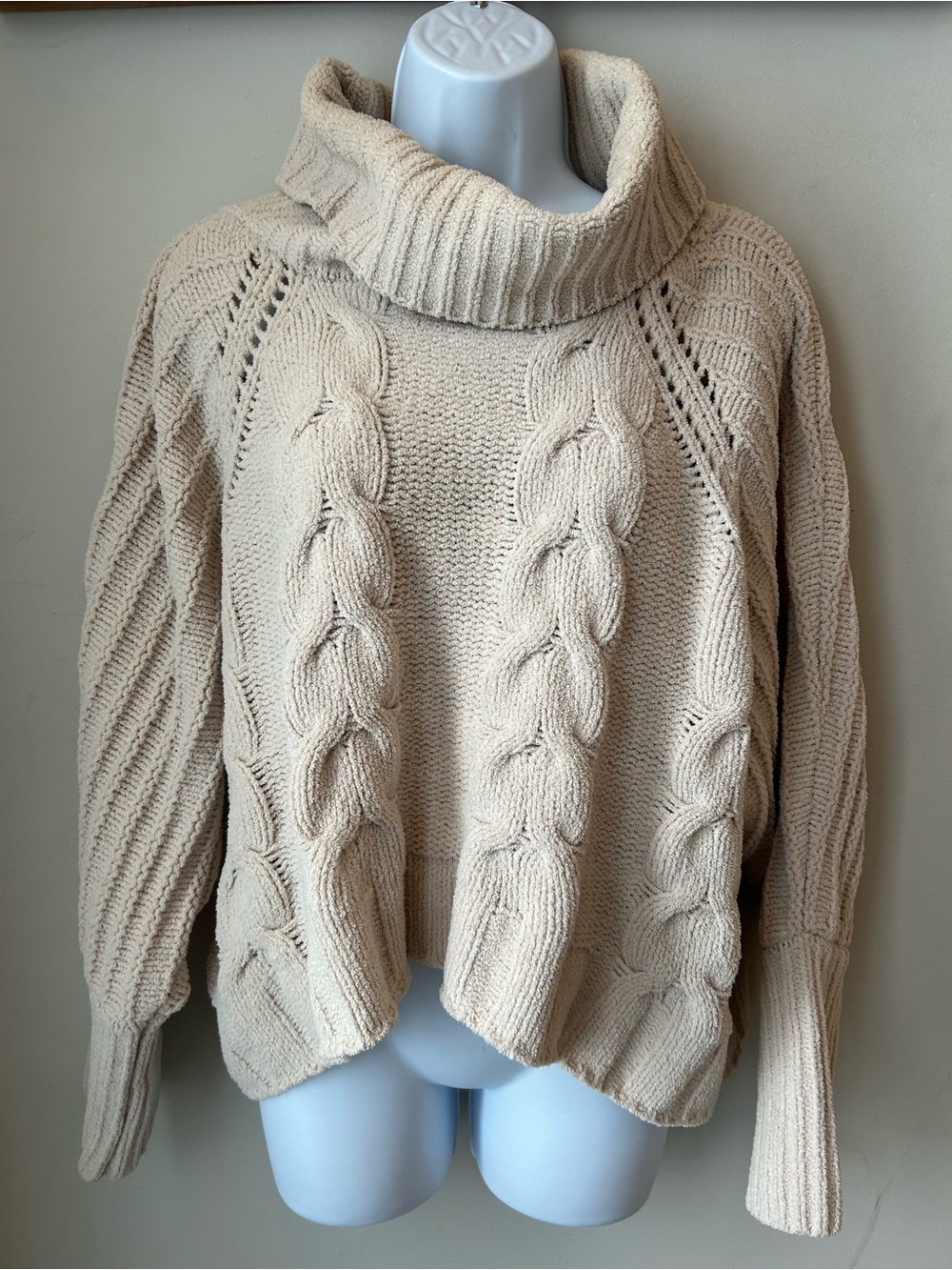Moon & Madison Cream Chenille Cable Knit Cowl Neck Sweater Size Small